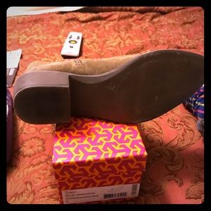 Low cut cowboy boots